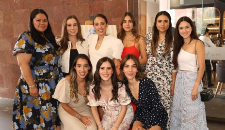  Paola Ascanio con sus amigas.