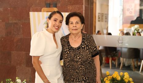  Paola Ascanio con su abuela Tere Benavente.