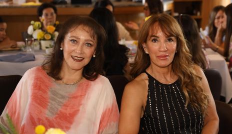  Claudia Revilla y Paty Espinosa.
