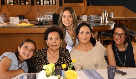   Bárbara Ascanio, Tere Benavente, Karina Iyaves, Maité Ascanio y Lucía Rizatto.