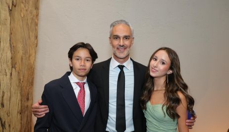  Oscar Estrada con sus hijos Marcelo y Silvana.