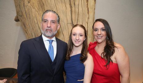  Rodrigo Veytia, Julieta Veytia y Julieta Garelli.