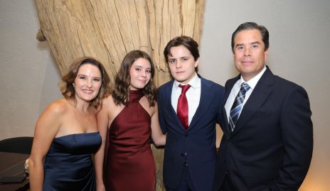  María Fernanda Ramírez, Fer Chávez, Santiago Castro y Memo Chávez.