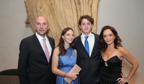  Juan Pablo Nava, Roberta Nava, Isra López y Hortensia López.