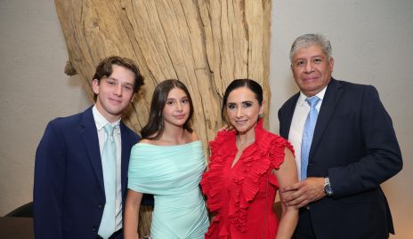  Andrés Mendizábal, Marilé Ayala, Claudia Saldaña y Alfredo Ayala.