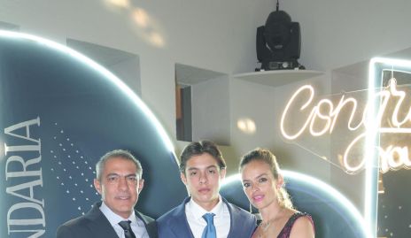  Arturo González, Arturo González y Vero Alvarado.