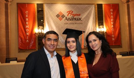  Javier Hernández, María José Hernández y Alma Rosa Méndez.