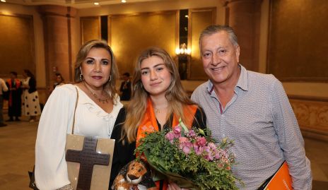  Claudia García, Isabela y Jorge Rosel.