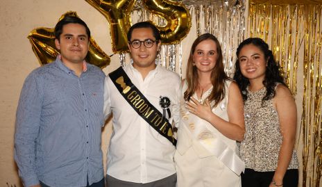  Daniel Esparza, Marisa Michel, Sergio Esparza y Sofía Torres.