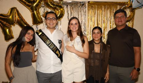  Mariana Bañuelos, Sergio Esparza, Marisa Michel, Yael García y Arturo Bañuelos .