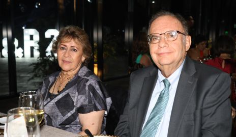  Sara de Martínez y Poncho Martínez.