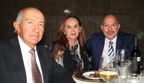  Arturo González, Lucy Villanueva y Alejandro Hampshire.