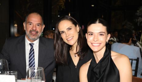  Carlos Hampshire, Adriana Pérez y Montse Hampshire.