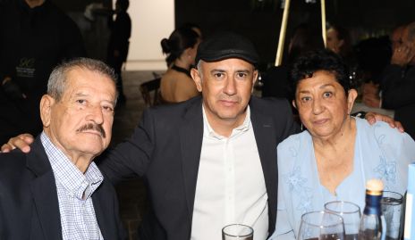  Javier Rodríguez, Javier García y Martha Rodriguez.