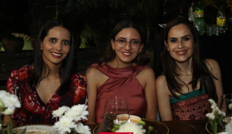 María, Coco Correa y Olivia Sánchez.
