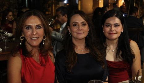  Tichis Araiza, Mari Tere Sid y Sandra Muñoz.
