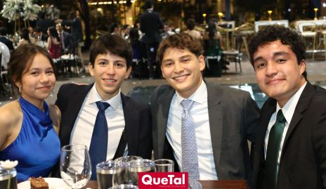  Katia Caldera, Juan Hernández, Diego Alvarado y Rivera.