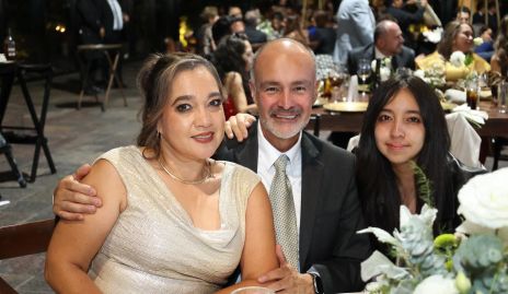  Rebeca Navarro, Javier Pérez y Miranda Peréz.