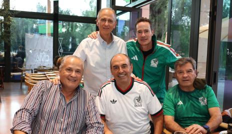   Víctor Medlich, Manuel Lozano, Carlos Brueggeroff,  Fernado Pérez y Wuicho Ortuño.
