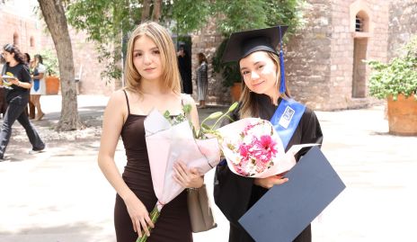  Lhea Shanthe Medina y Alessandra Renteria.