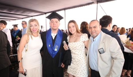  Paola Meras, Ángel Vega, Cristin Meras y Salvador Vega.