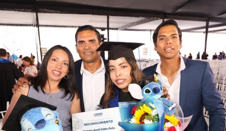  Gabriela Peña, Omar Kuhm, Geomara Kuhm y Gabriel Kuhm.