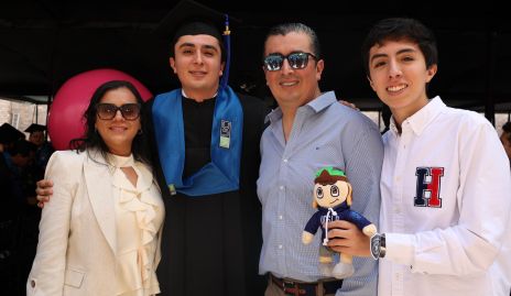  Luz Aguilar, Carlos Muñoz, Carlos Isaac Muñoz y Emmanuel Muñoz.