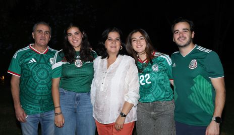   Eduardo Gómez, Natalia Gómez, Cinthia Gómez, Mariana Gómez y Eduardo Gómez.