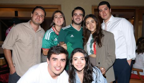  Eduardo Gómez con sus amigos.