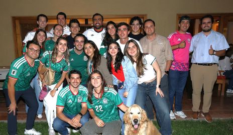  Eduardo Gómez con sus amigos.