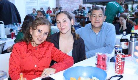  Sandra, Sandy y Gerardo Estrada.
