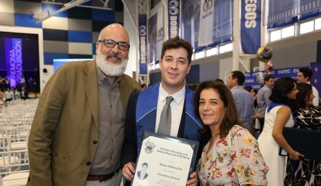  Antonio Villalba y Laura Nieto con su hijo Antonio.
