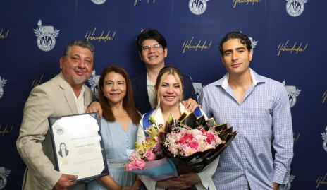 Andrea Domínguez con su familia.