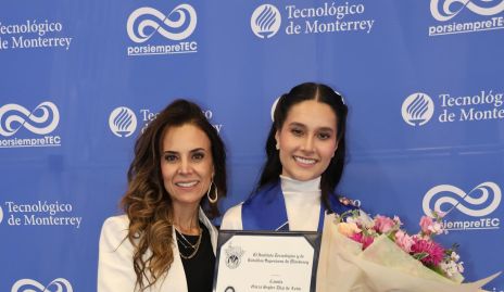  Daniela Díaz de León con su hija Camila.