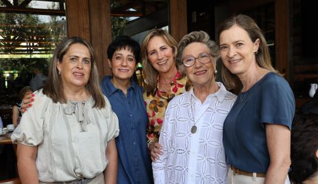  Martha Huerta, Claudia Díaz, Maru Bárcena, Coquena Bárcena y Marisa Valle.
