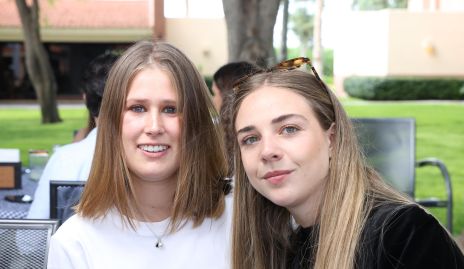  Isabella Galván y Joaquina Morales.