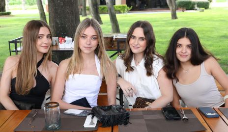  Cayetana Fernández,  Anabella Mercado, Priscila de la Garza y Sofía Anguiano.