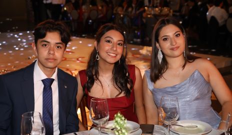  Pablo López, Alejandra Quijada y Camila Aguilar.