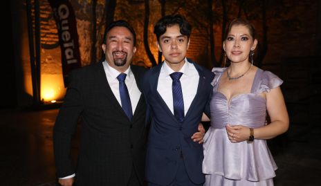  Pablo Lazcano y Paola Rodríguez con su hijo Pablo.