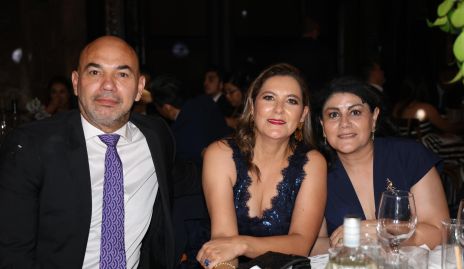  Héctor Castro, Lizeth Vázquez y Ana González.