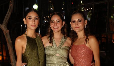  Andrea Cueto, María José Cardozo y Natalia Cueto.