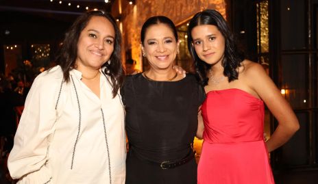  Elizabeth López, Tere Moncada e Isabela. 