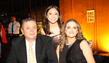 Jaime Jasso y Blanca Rangel con su hija Romina.