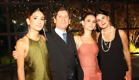  Romina Cueto, Román Cueto, Natalia Cueto y Andrea Cueto.