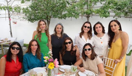  Geo Rivera con sus amigas.