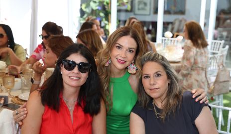  Elizabeth Alcalde, Geo Rivera y Michelle Zarur.