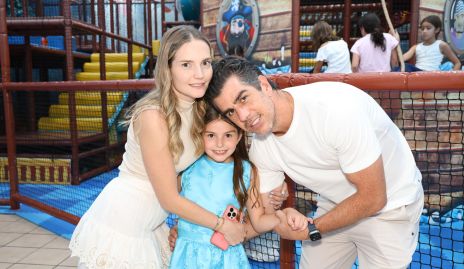  Miriam Huber, Raquel Valladares y Alejandro Valladares.