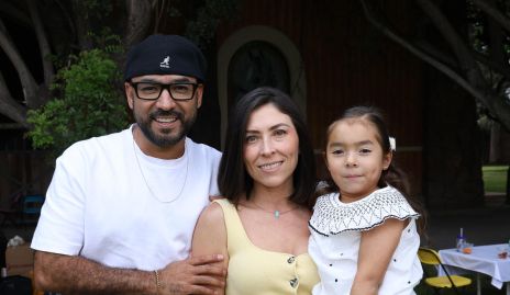  Alejandro del Castillo, María José Treviño y María Emilia del Castillo.