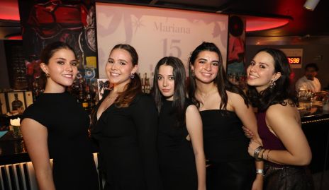  Regina Cermeño, Michelle Heinze, Ale Daguajare, Danna Manzur y Marce García.