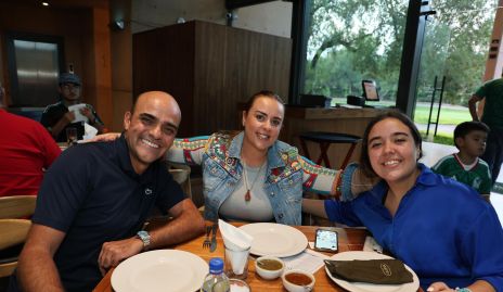  Iván, Susana y Regina Anguiano.